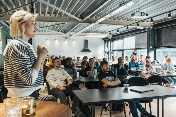 Wie kann Storytelling die Kundenbindung in Unternehmen stärken?